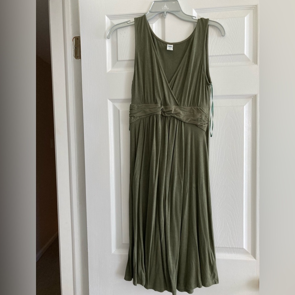 Old Navy Sleeveless maternity dress